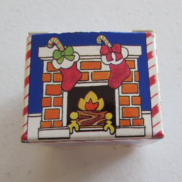 Avon 1992 Santa's Stockings Pierced Earrings NIB - Picture 9 of 11